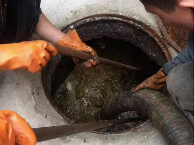 长安镇清理化粪池时如何避免沼气的危害?